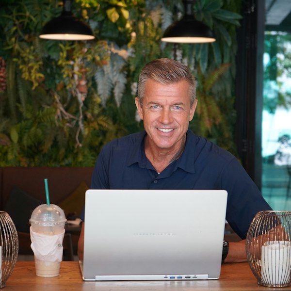 Man working on a laptop in a café