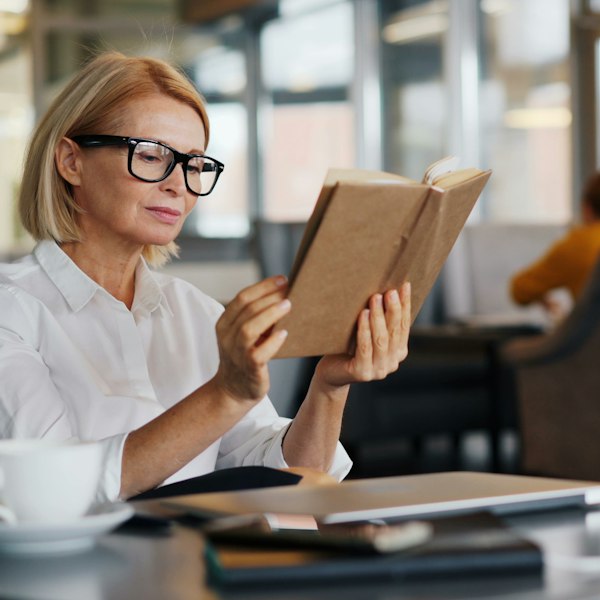 Woman reading in a café